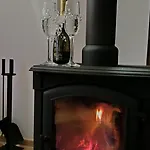 Ostoja Ii Nad Jeziorem Z Kominkiem I Lodka Lejlighed Mrągowo